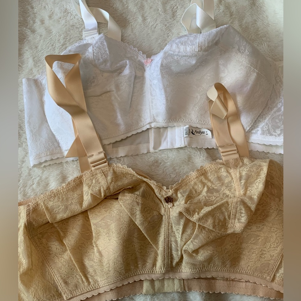 NWT Ardys bra set size 40H, beige and white